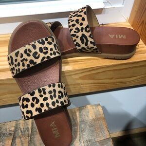 NWOB Mia Yelena wedge sandles size 6.5